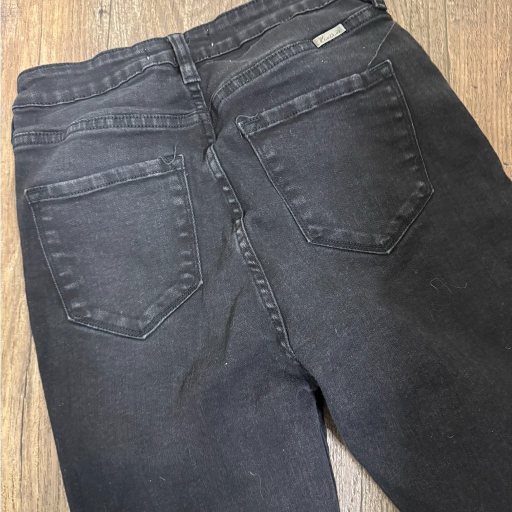 Kancan Black Denim Jeans. Sz 9. 27in Inseam.Button closure.5 pocket.High waisted